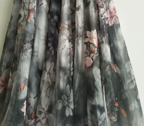 雪纺半身大摆裙，松紧腰围，双层不透，售出不...