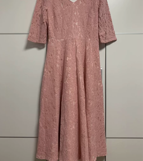 粉色蕾丝大摆裙，裙长115，胸围90，腰围...