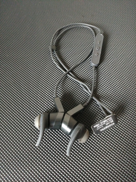 华为蓝牙耳机，型号:AM60，闲置物品，正...