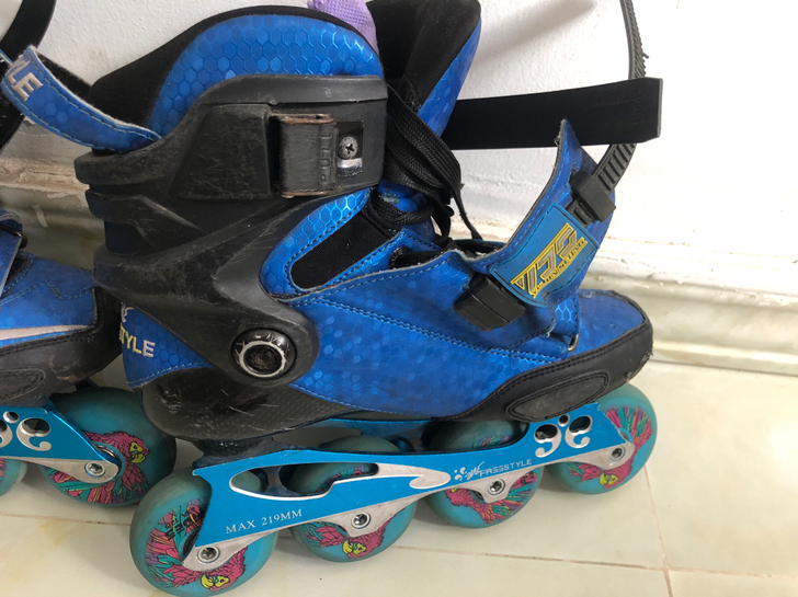 费斯YJS儿童碳纤轮滑高端可调平花鞋