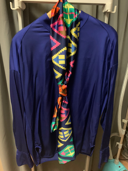 专柜正品，丝巾赠送