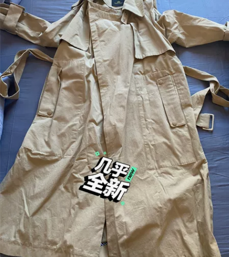 全新风衣   实体店购买 感兴趣的话点“我...