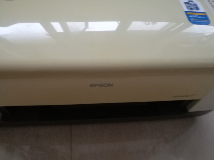 爱普生老款打印机，有安装驱动光盘。