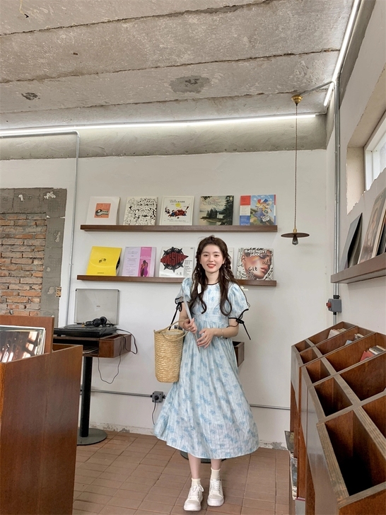 夏季法式撞色系带泡泡袖圆领娃娃连衣裙长裙女...