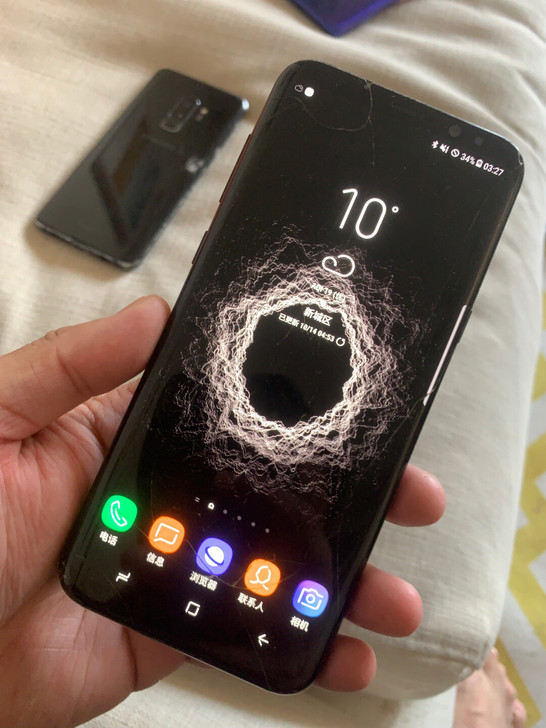 三星s8+  屏幕有漏液