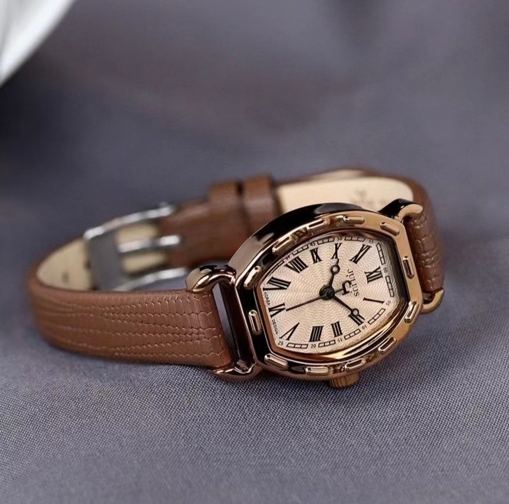 【全新闲置】前任送的，正品高档手表女复古时...