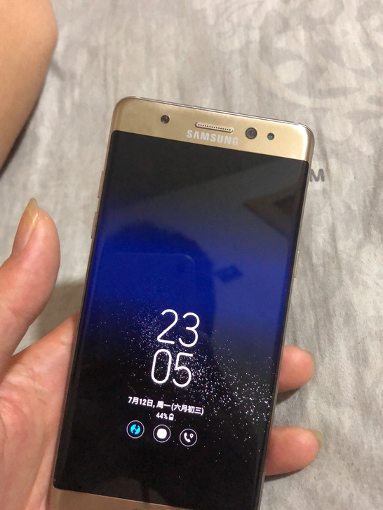 三星note7fe。 4+64，屏幕一条线...