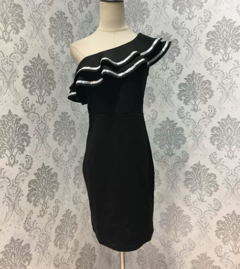 荷叶边露肩修身连衣裙M码,全新 感兴趣的话...