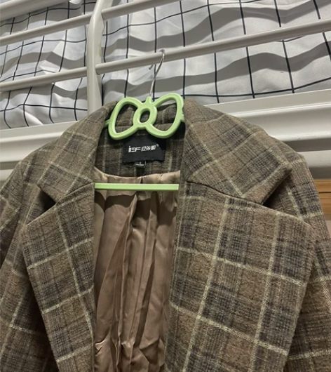 爱衣服复古西装外套实体店购入，穿两次这样，...