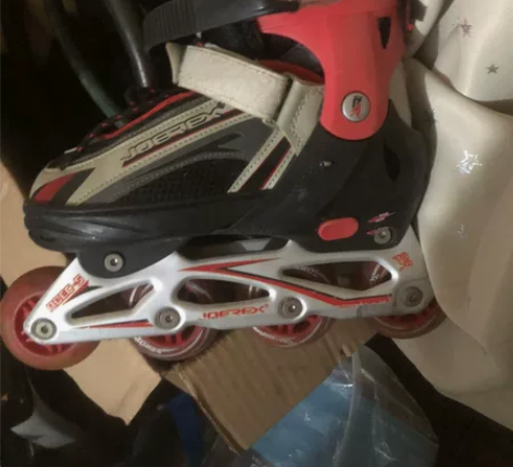 轮滑鞋，装备齐全，可调节，32号－42号都...