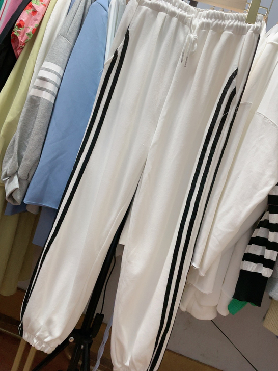 全新白色纯棉卫裤120斤以内都可以，店内原...