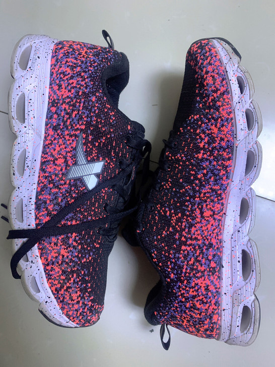 特步女鞋38码 八九成新 无开胶无断底