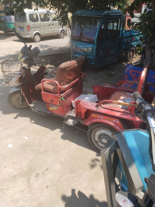 休闲三轮，带20A的电瓶800元