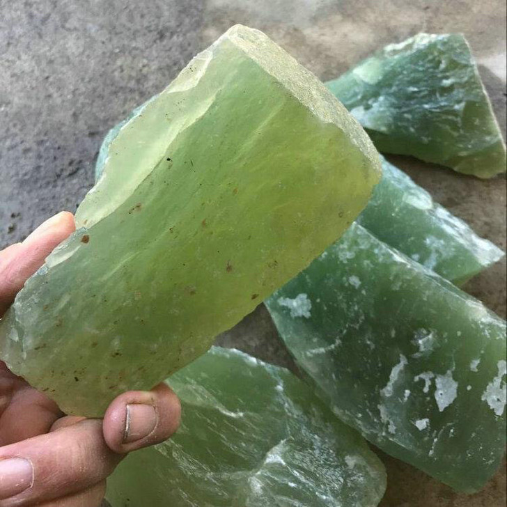 天然玉石原石岫玉毛料，玉雕练手料，可以做摆...