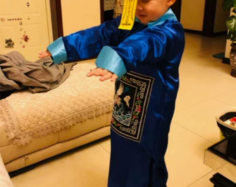 六一儿童演出服僵尸服清朝白鹤大臣官服朝珠太...