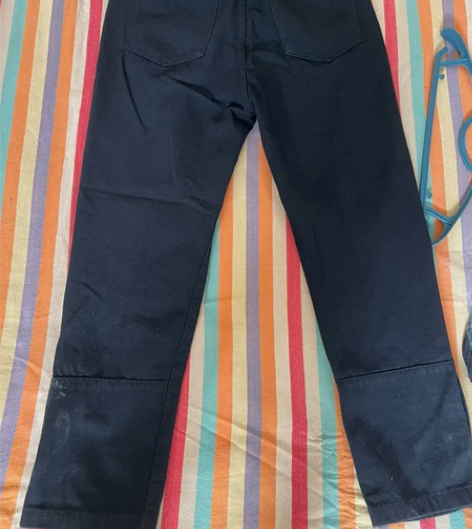 破洞牛仔裤 xl码 感兴趣的话点“我想要”...