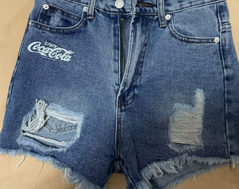 高腰破洞牛仔短裤 腰围64全新30包邮不退...