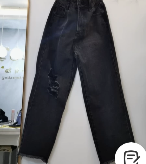 破洞牛仔裤，显瘦有型，尺码S 感兴趣的话点...