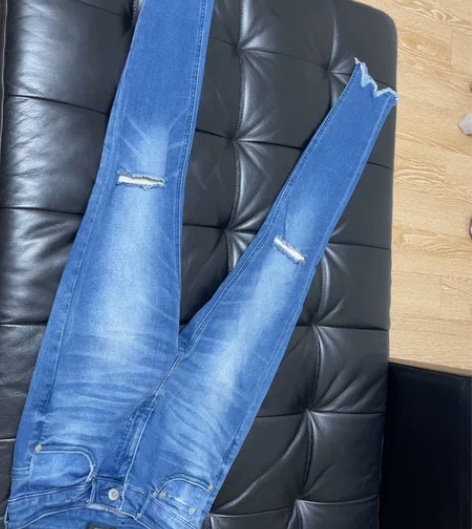 jeanasis破洞牛仔裤，9.5成新，专...