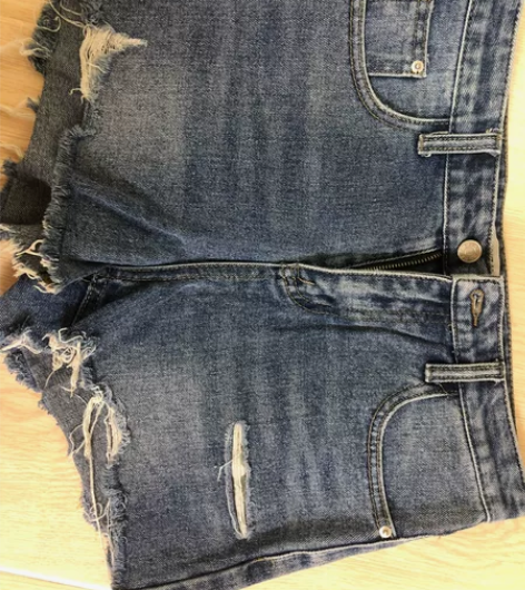 女士休闲牛仔短裤蓝色毛边破洞短裤28码很新...