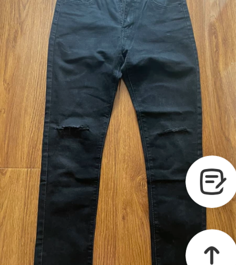 黑色破洞牛仔裤 L码 120斤内  2尺寸...