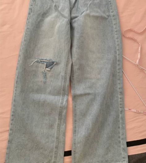破洞高腰阔腿牛仔裤，m码，不退不换 感兴趣...