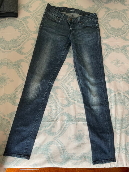 李维斯牛仔裤 尺码26 穿过三四次，现在穿...