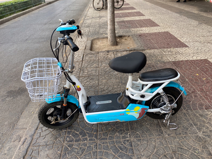 绿源电动车 换地方不用了 成色如图 需要的...