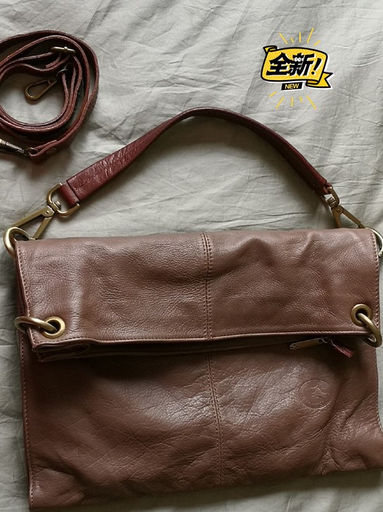 意大利产斜挎、腋下两用包,全新未背过。