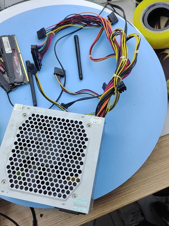 金河田额定300w电源 拆机全好包邮，有4...