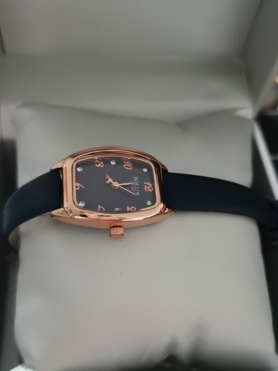 女表需要带走，不退不换。