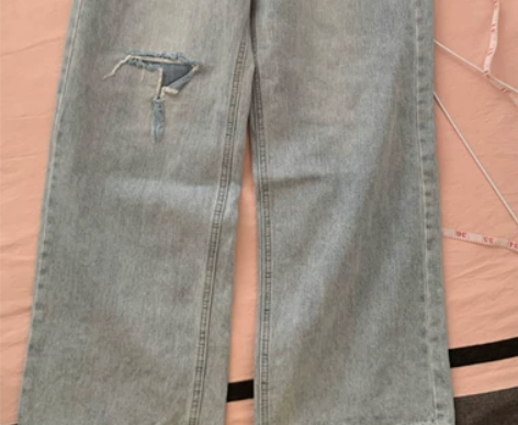 破洞高腰阔腿牛仔裤，m码，不退不换 感兴趣...