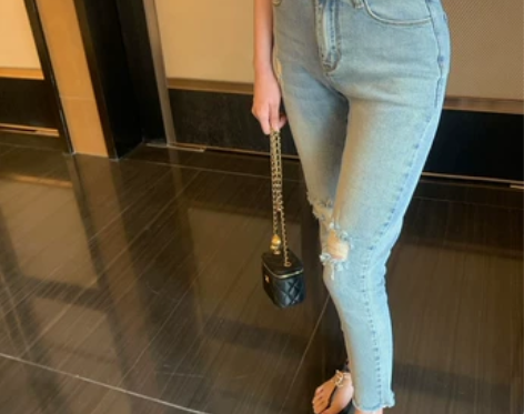 新款修身显瘦紧身小脚铅笔裤浅蓝色直筒破洞牛...