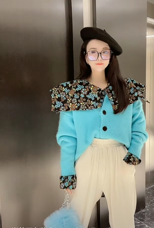 这套太美了，里面衬衫是韩版灯笼袖的，超级可...