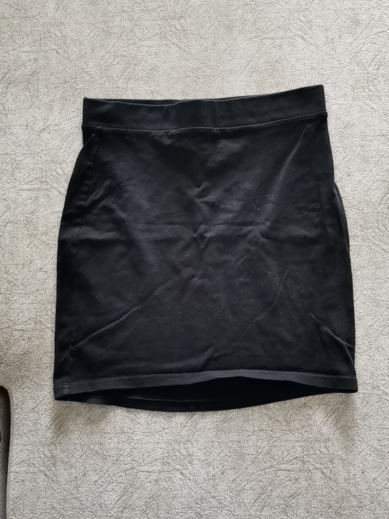 弹性包臀超短裙，万达HM专柜买的，一次没穿...