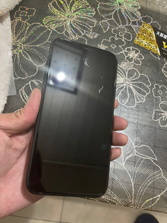 苹果xr，官换国行128G，屏幕如图一所视...