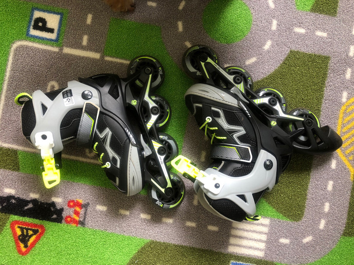 9成新儿童可调大小轮滑鞋轮滑鞋