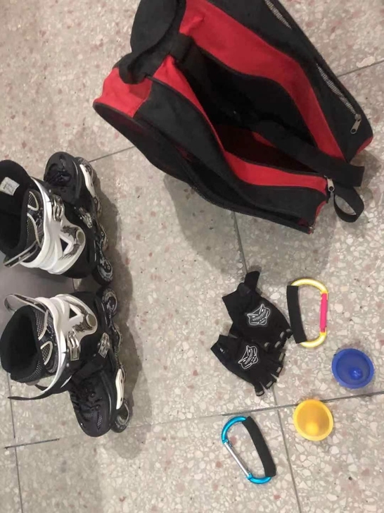 闲置一双轮滑鞋 ，直排，40码。买来就滑过...