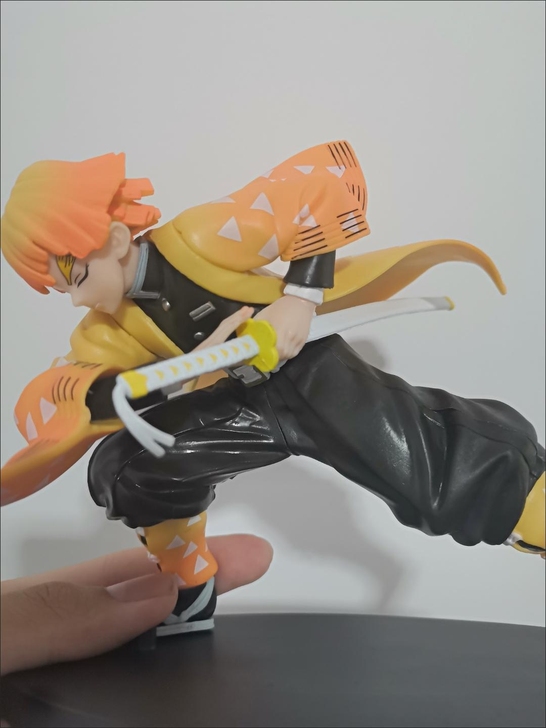 鬼灭之刃手办!我妻善逸手办!!没地方放不想...