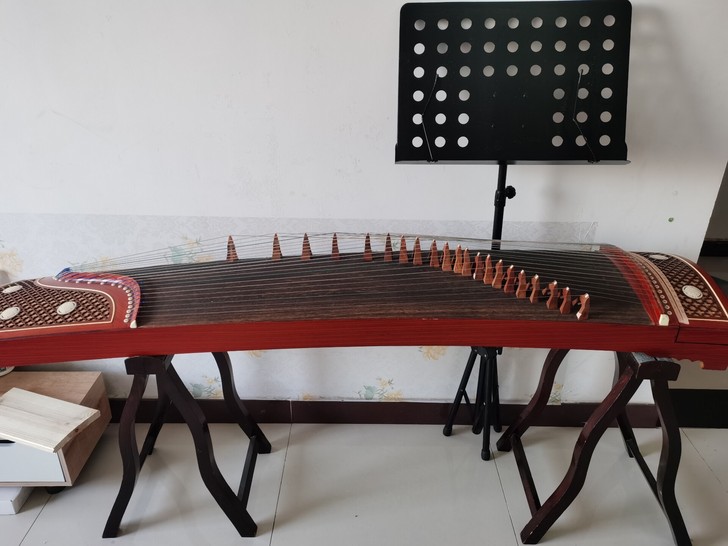 二手古筝，咸鱼淘的，品牌不明，古筝完整，没...