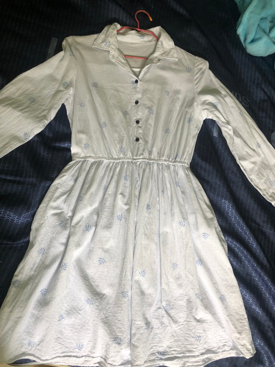 连衣裙，全新的，下水洗过一次