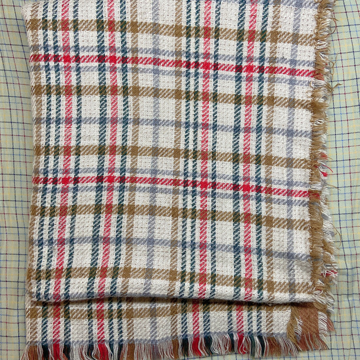 羊绒围巾 纪念日买的 洗过一次 很保暖