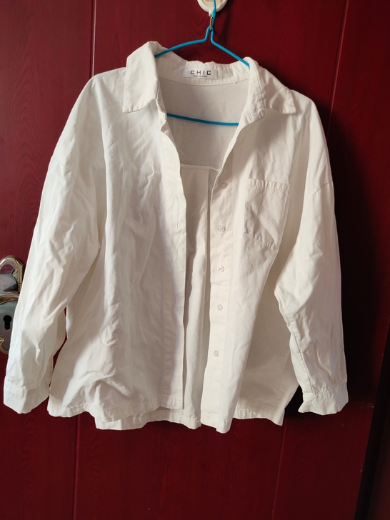 白色衬衣穿过一次