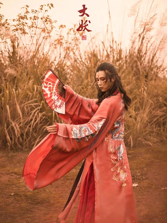 汉服福袋随机4～5件不退不换想要的抓紧时间...