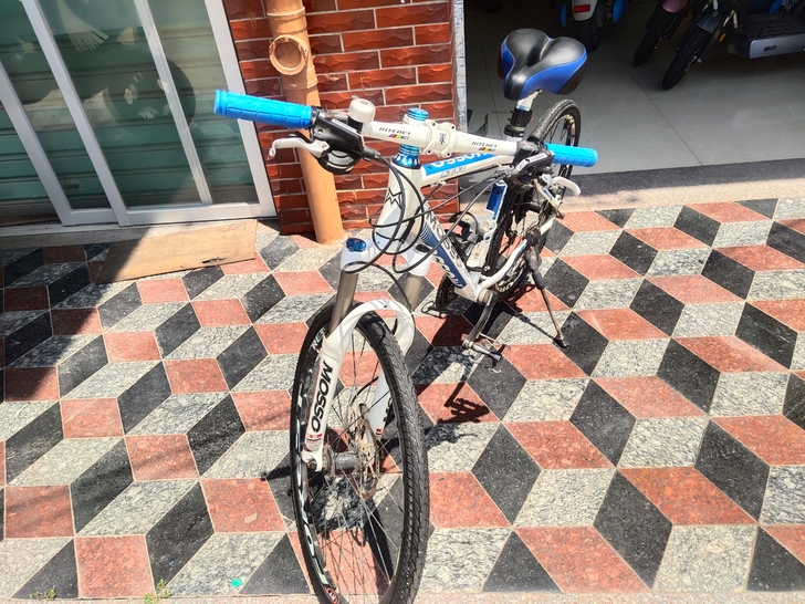 台湾峰大mosso牌山地车30速高配置，前...