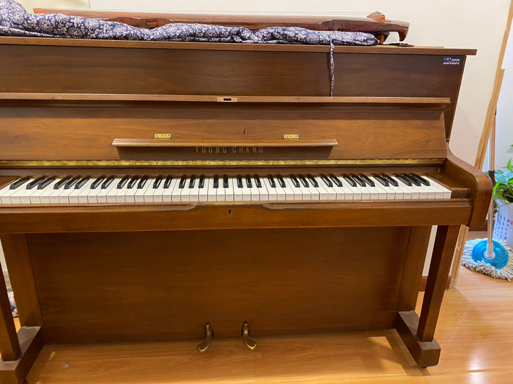 替老师挂一台英昌u-111钢琴