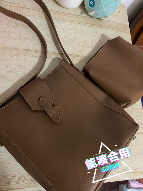 金大班母子包，容量非常大！小型可做化妆包。