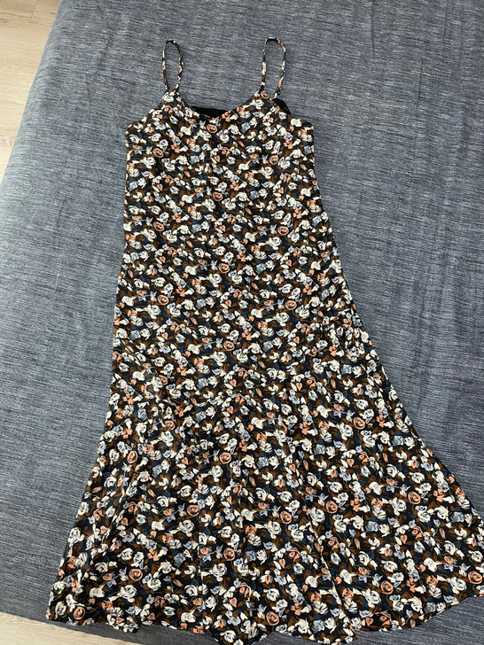 碎花吊带连衣裙