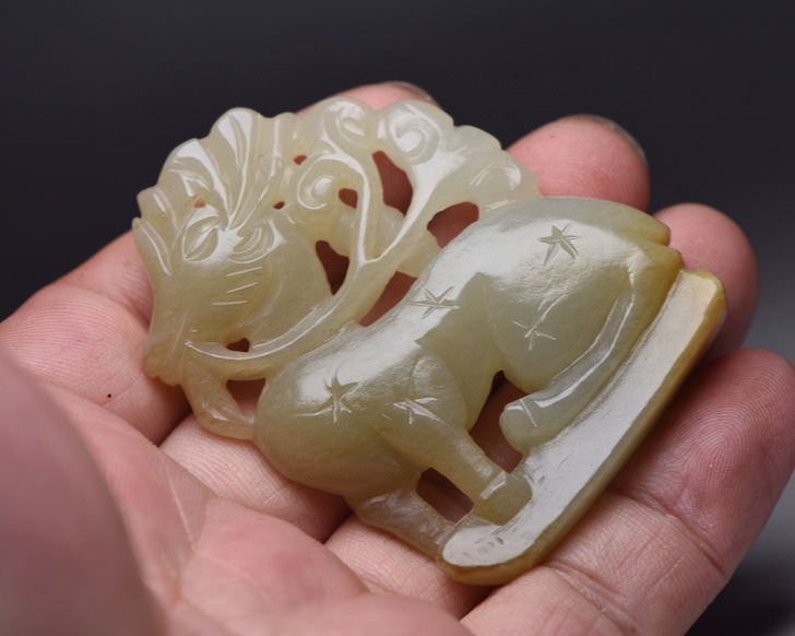 以前古玩交流会掏的一件玉雕和田玉福禄如意