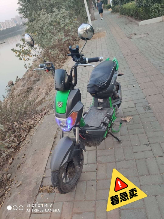 60v绿源战神电动车 能跑30km+远,